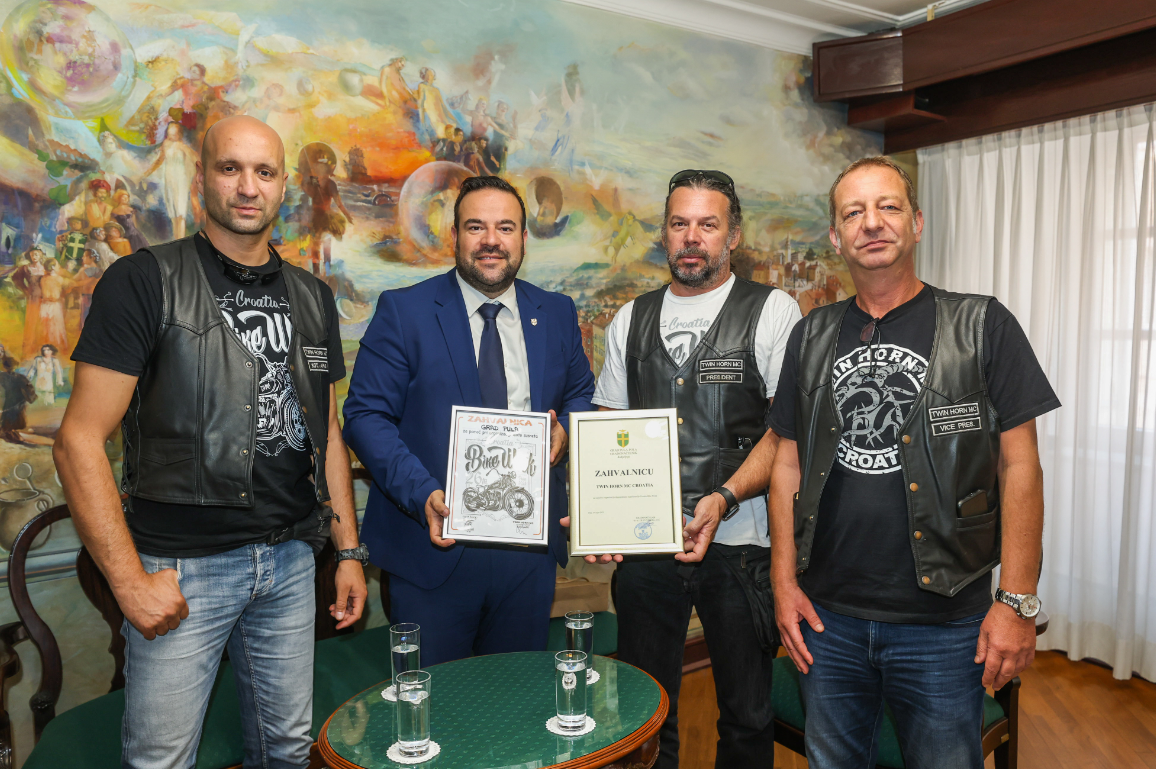 Članovi pulskog moto kluba Twin Horn MC na prijemu kod gradonačelnika Filipa Zoričića